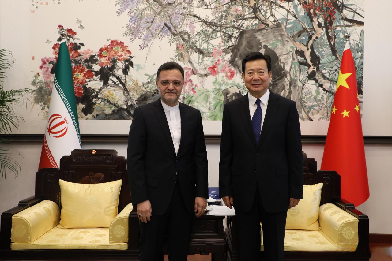[太阳]伊朗外长战后首度来华，公开喊话要踢美国出局，中国点头认可，中东这回真要变