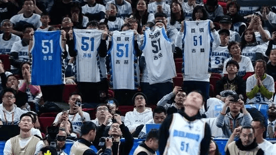 北京男篮社媒发文悼念队长吉喆并配文：Forever 51