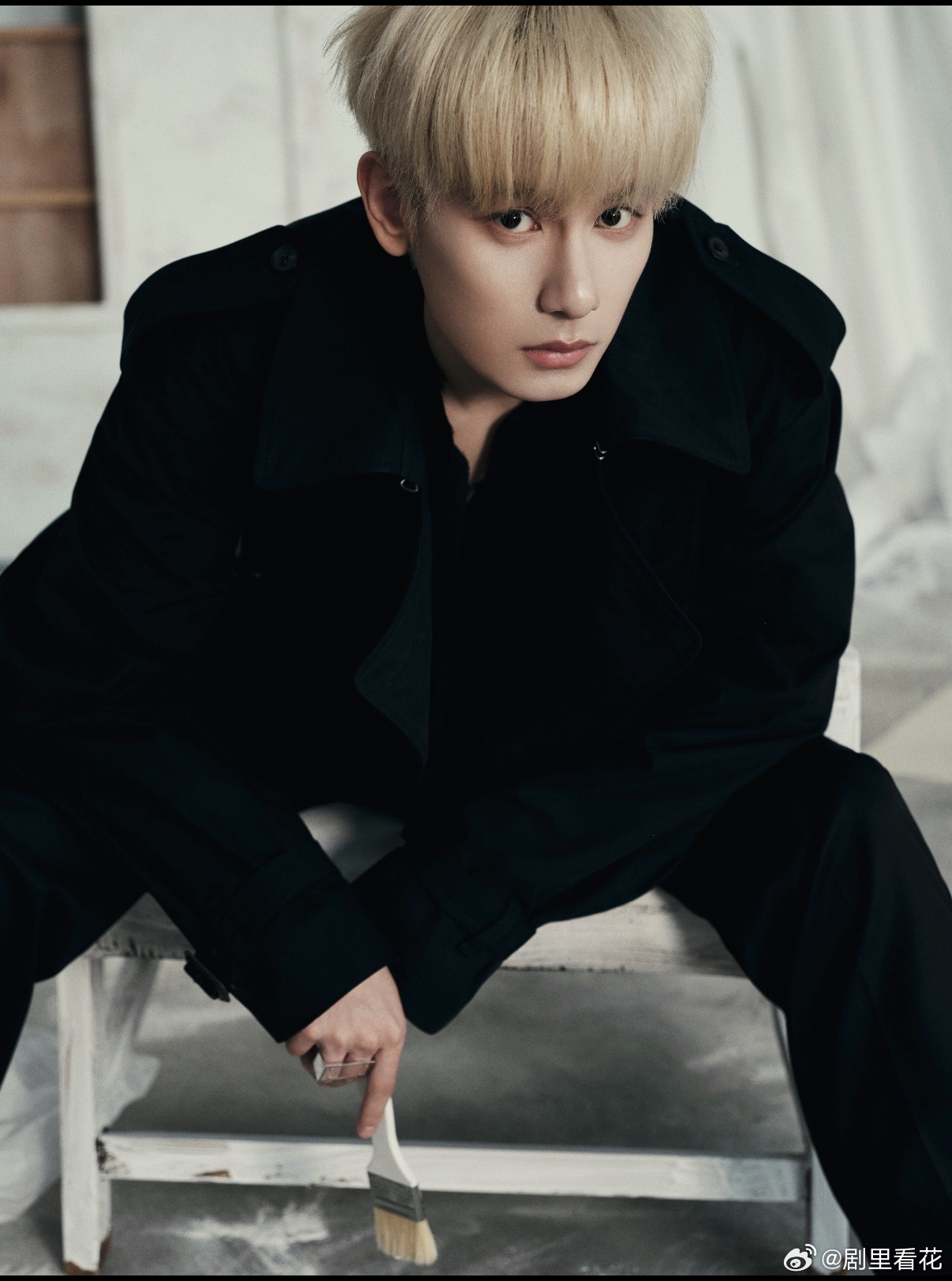 胡先煦金发刚用刷子刷的胡先煦刷子是头发做的 这联想戳中笑点！金发造型帅到犯规，生