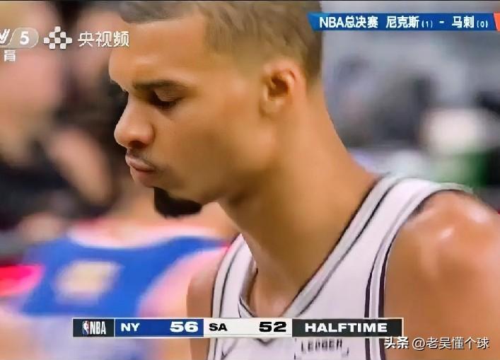文班亚马心态有些失衡了，他真的打不了唐斯。

这两个失误，全是面对唐斯防守时送出