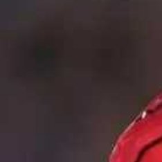 根据《曼彻斯特晚报》的最新报道，卡塞米罗与曼联的合同中有首发35场英超比赛自动续