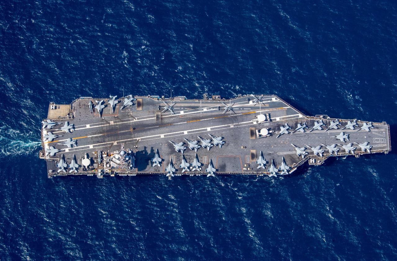 告别“近海保姆”，拥抱“深蓝利剑”！福建舰的入列，正式宣告中国海军结束了“被动防