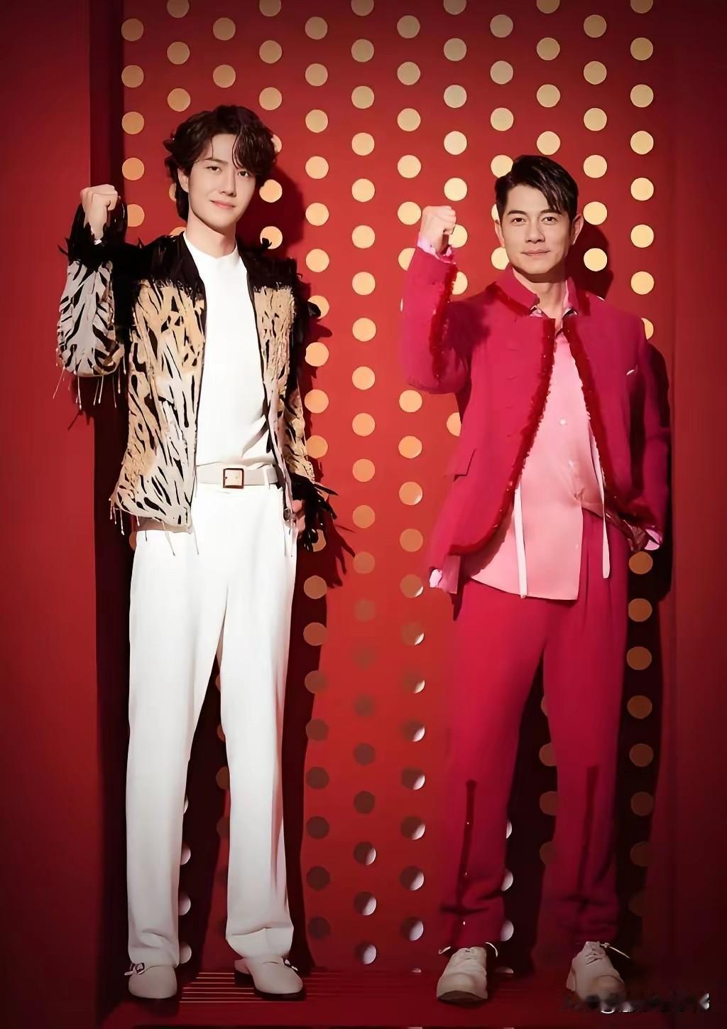 当年广告中周董也得给郭天王让位，时移世易，天王还是那个天王！