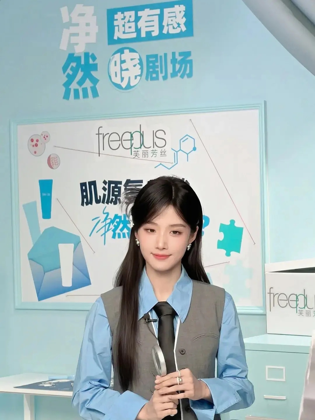 卢昱晓其实就是大五官小脸很适合当明星。 ​​​