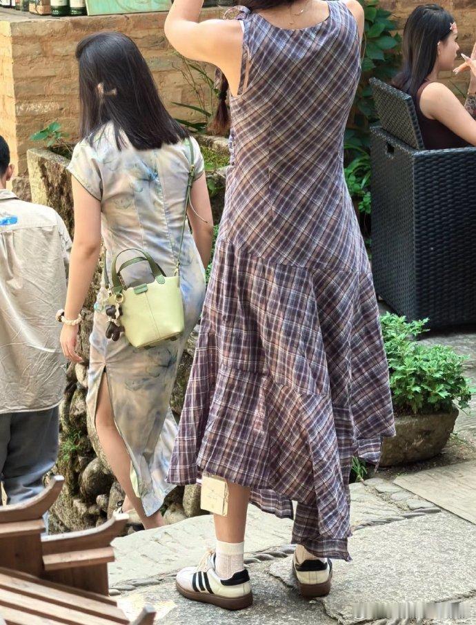 穿新衣服出去旅游但是不摘吊牌这种行为，是不是想七天无理由退货呢？ 