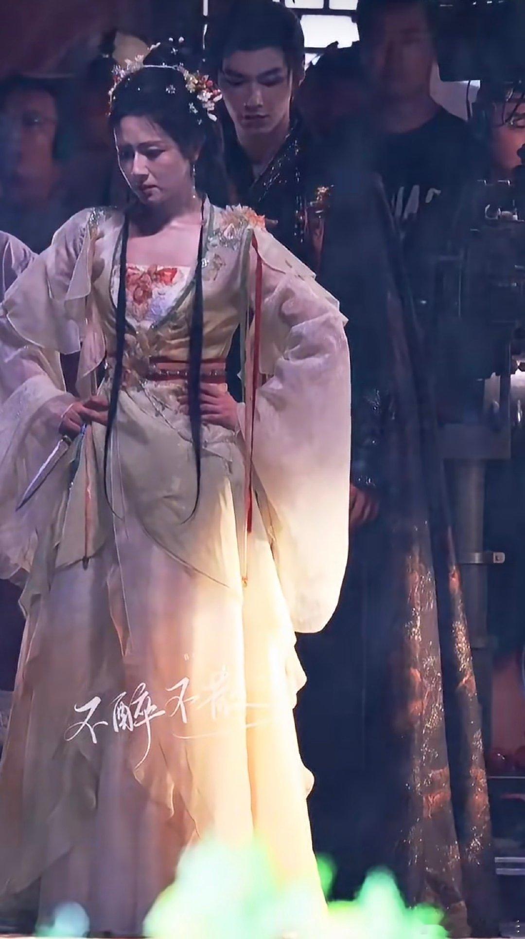 何与李兰迪千夜奇谭同框何与李兰迪千夜奇谭同框路透 何与李兰迪千夜奇谭同框路透，看