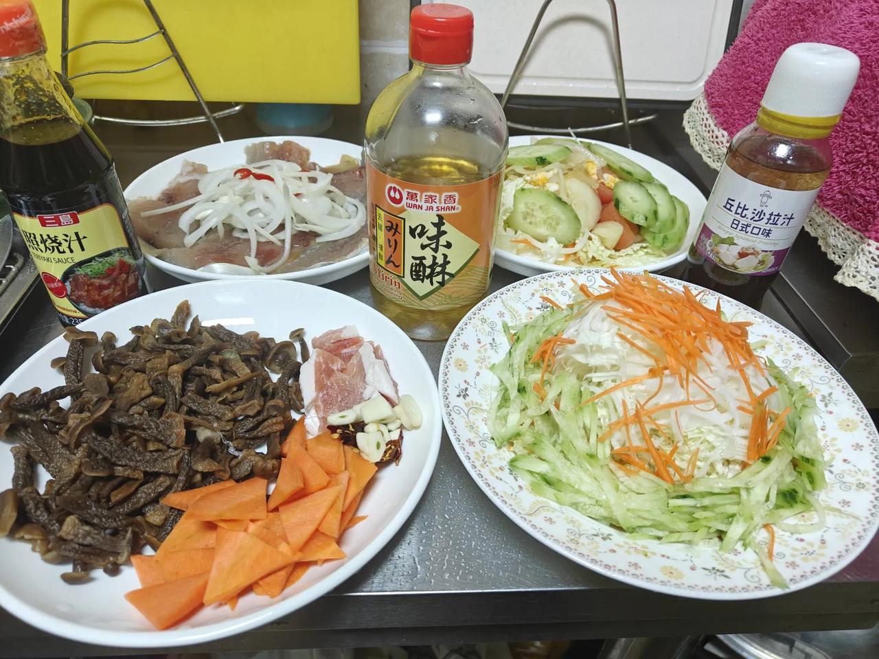 早餐非常简单，七侄女还在宴眠中，刘妈也在打呼噜。我已经把菜备好了，就等七侄女醒了