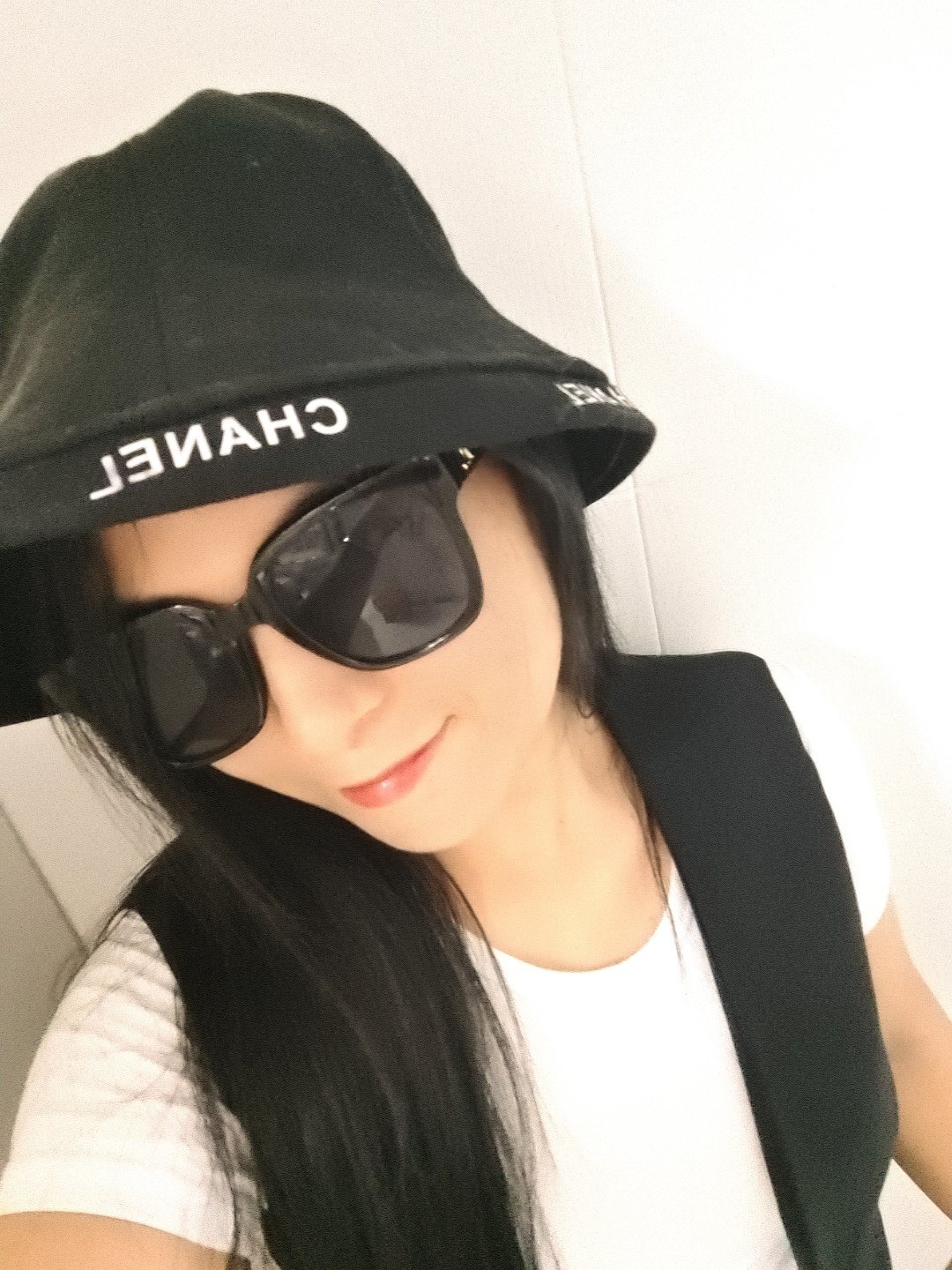 🌺香奈儿说要把标准抬高点，鹅蛋脸直接把“无可取代”四个字焊在轮廓上了。🖤ch