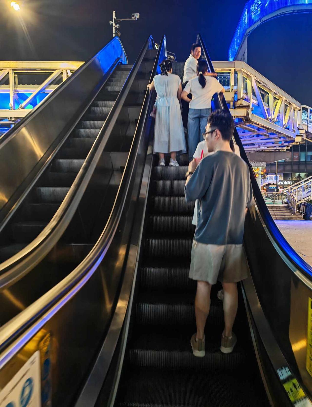 杭州好热
杭州除了热，其实城市建设真的非常非常棒！钱塘江公园，和西湖公园建的自不