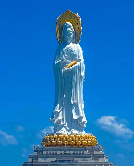 游览三亚亚洲第一南海观音
