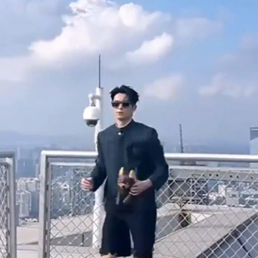 #王鹤棣没备而来不就完犊子了#说实话王鹤棣昨天的每一套look都非常的让人眼前一