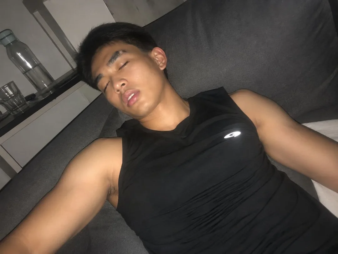 笑死了 室友醉酒的丑态！菜就少喝