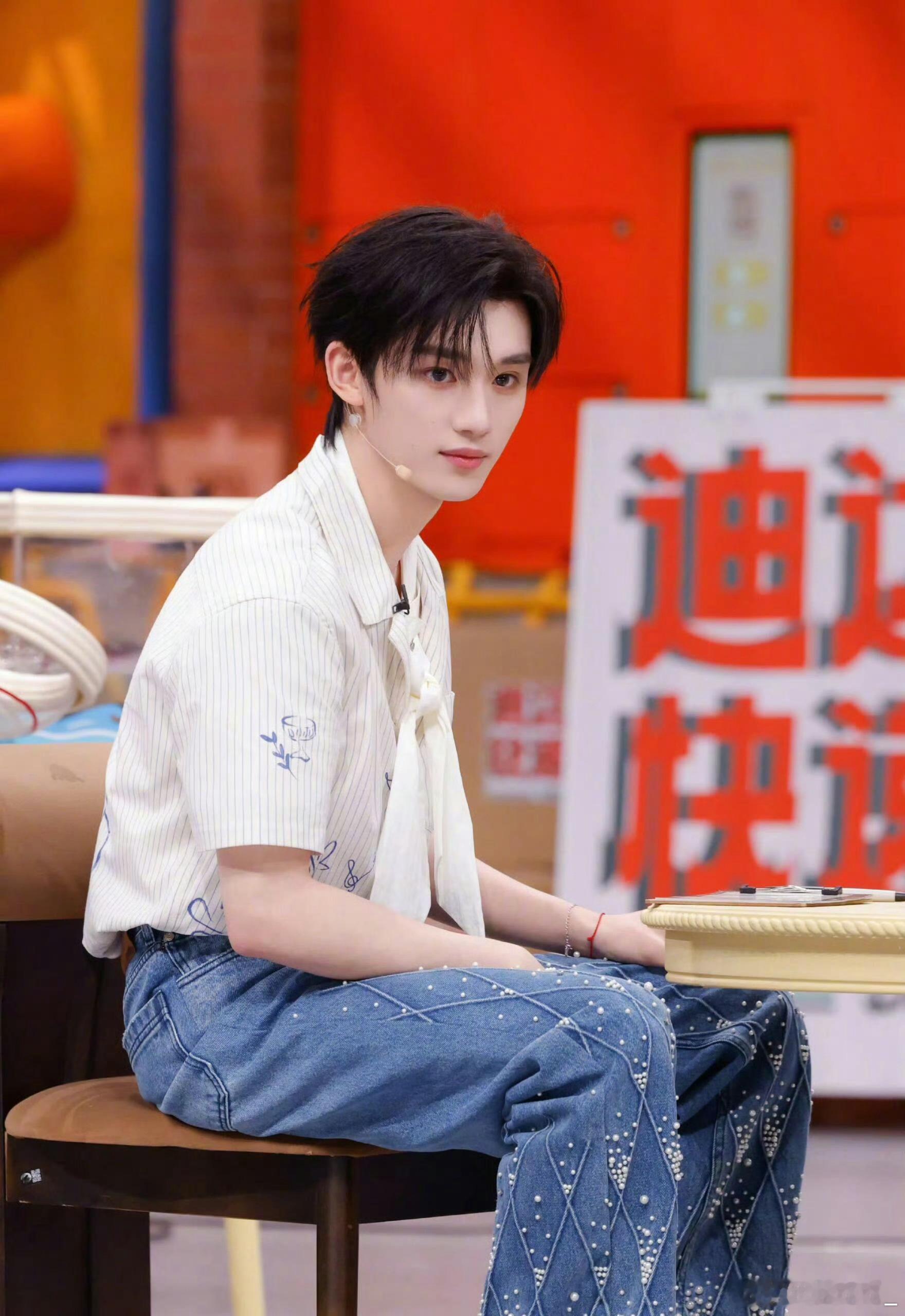 丁程鑫受伤后首秀丁程鑫于2026年7月4日播出的《你好，星期六》中正式完成受伤后