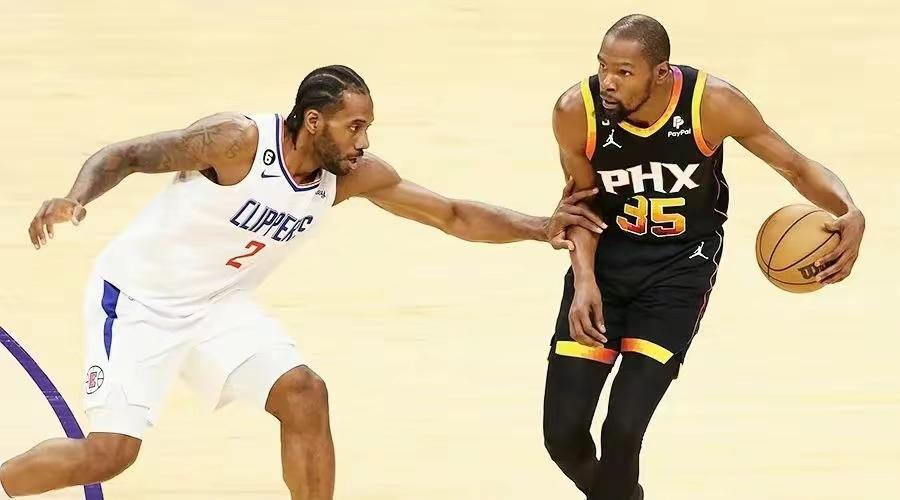 KD还是小卡？麦考伊：小卡应该排在KD前面。
前NBA球员在一档节目中谈到小卡实