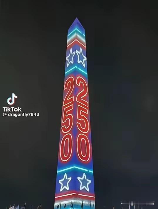 世界苦等250年，终于等来了特朗普。美国建国250，250年出了个250！一个2
