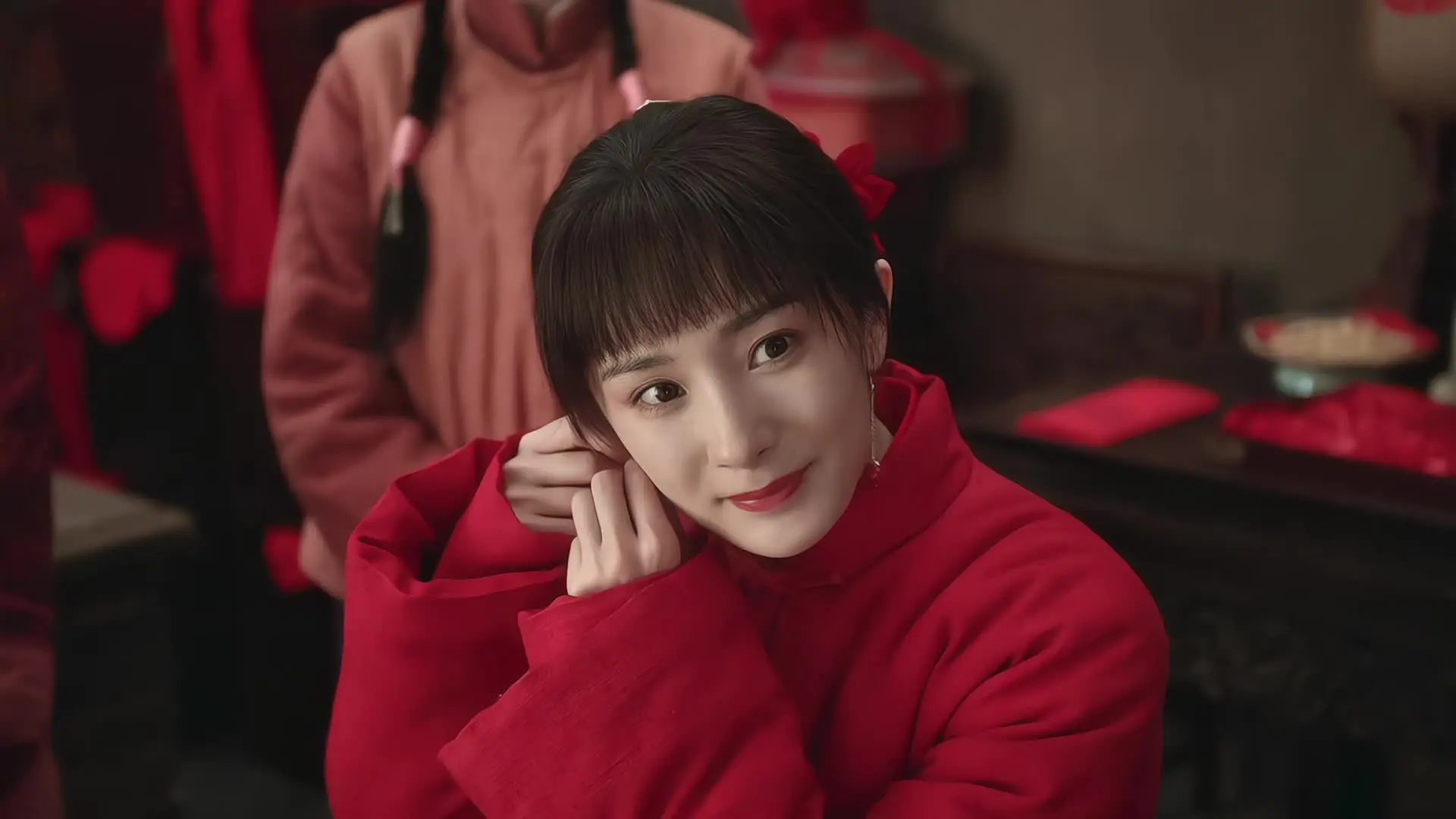 “她盛装出席迎接她的苦难”贪财的爸、替嫁的妹、早死的妈、懦弱的初恋、坚...