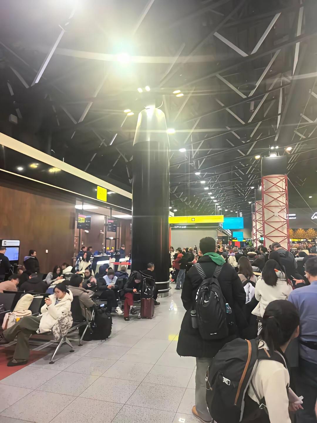 ​乌克兰的无人机真是害人不浅，在莫斯科机场遭到了乌克兰无人机的袭击，为此所有的航