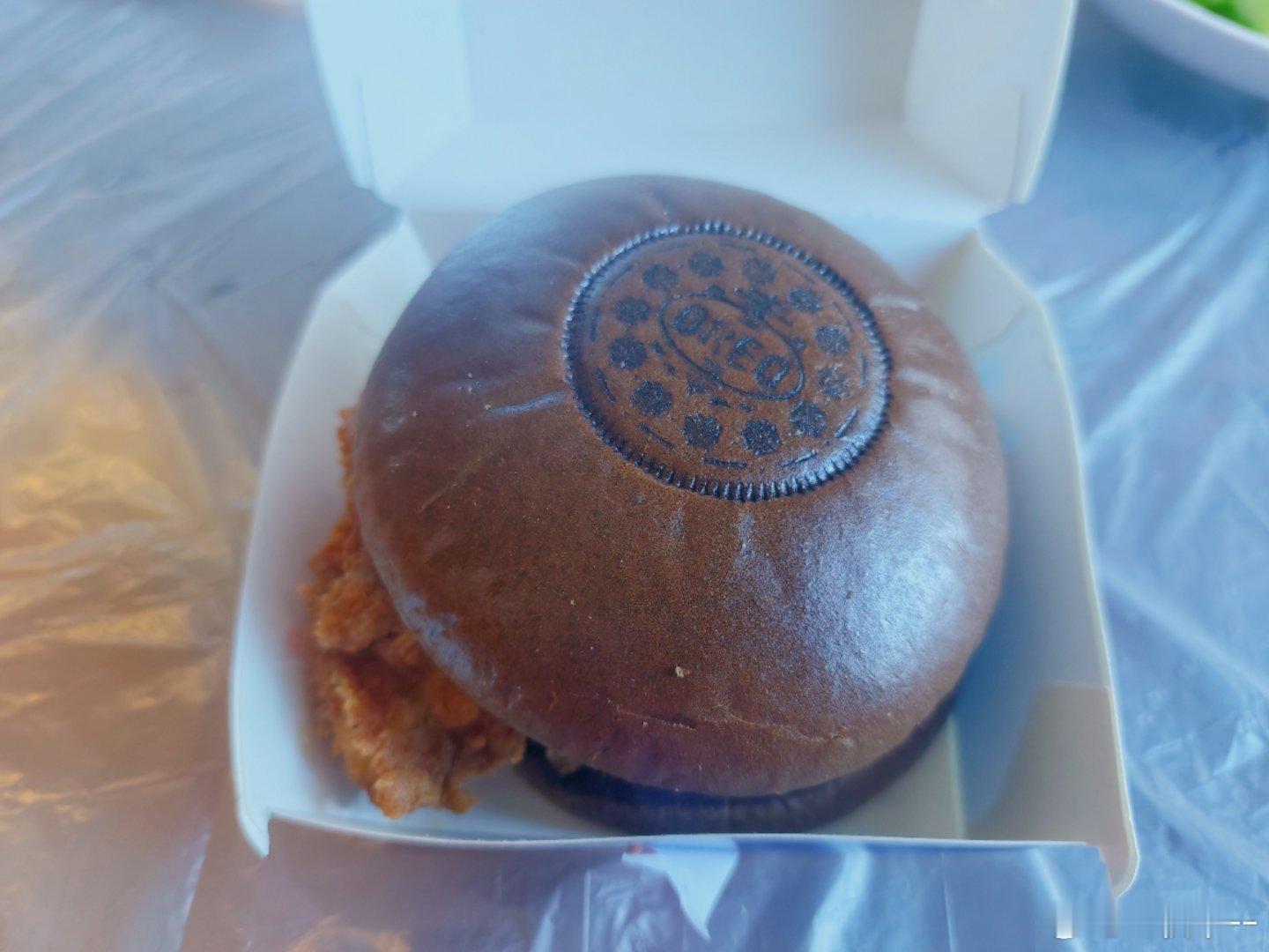 虽然网友都说吃到史了，但我真觉得挺好吃的[泪奔]，这个面包就非常的香甜[干饭人]