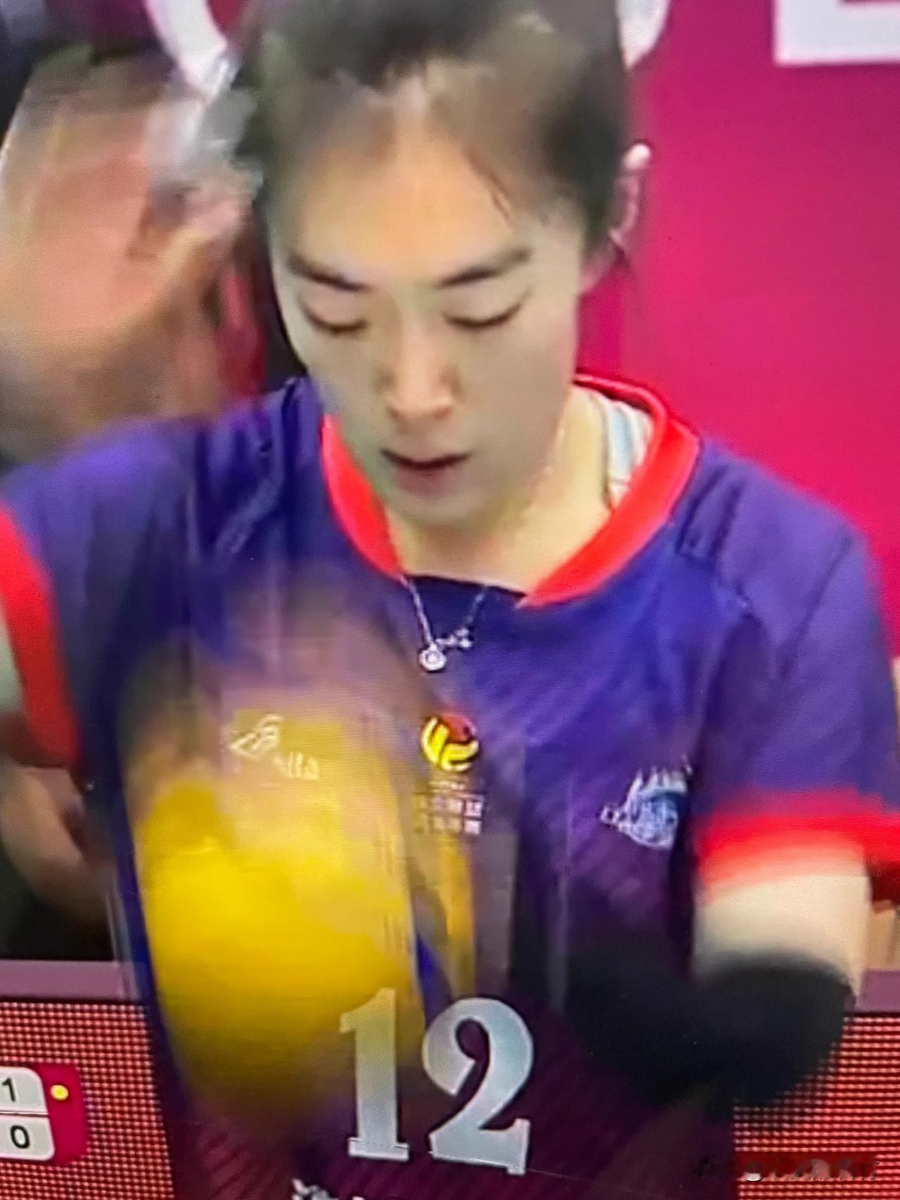 爆冷！天津女排1:3输给了山东女排
女排联赛山东女排对阵天津女排
前三局双方打成