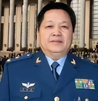 1981年，台湾飞行员黄植诚，驾驶最先进的飞机驾机起义回归大陆，却被后座飞行员察