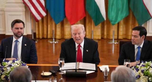 美媒报道：特朗普的部分高级助手——包括副总统JD万斯和国务卿卢比奥——最初对与伊