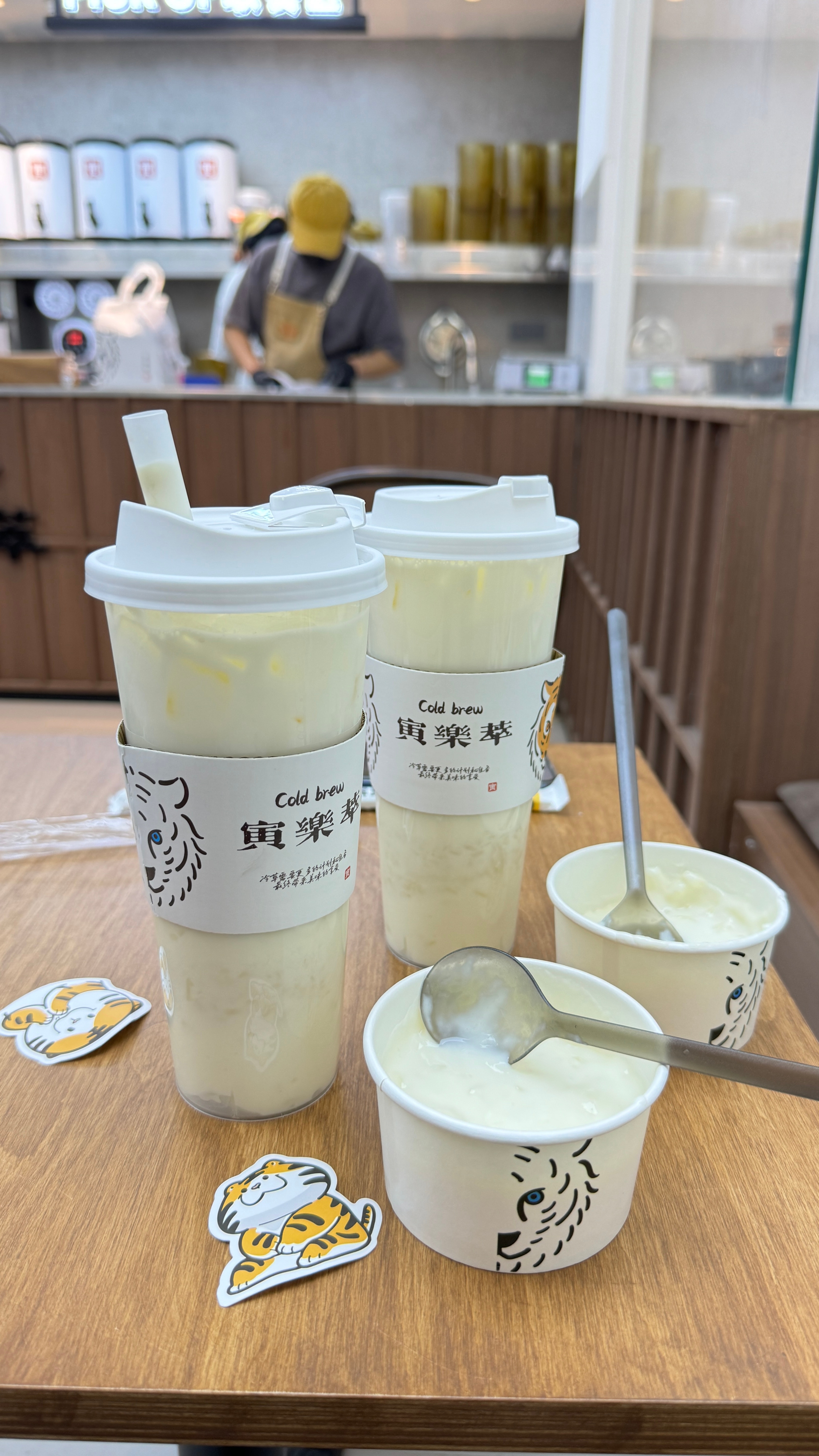 有我这样的女朋友直接幸福惨了吧[打call]天天带他吃好吃的！！从早吃到晚的那种