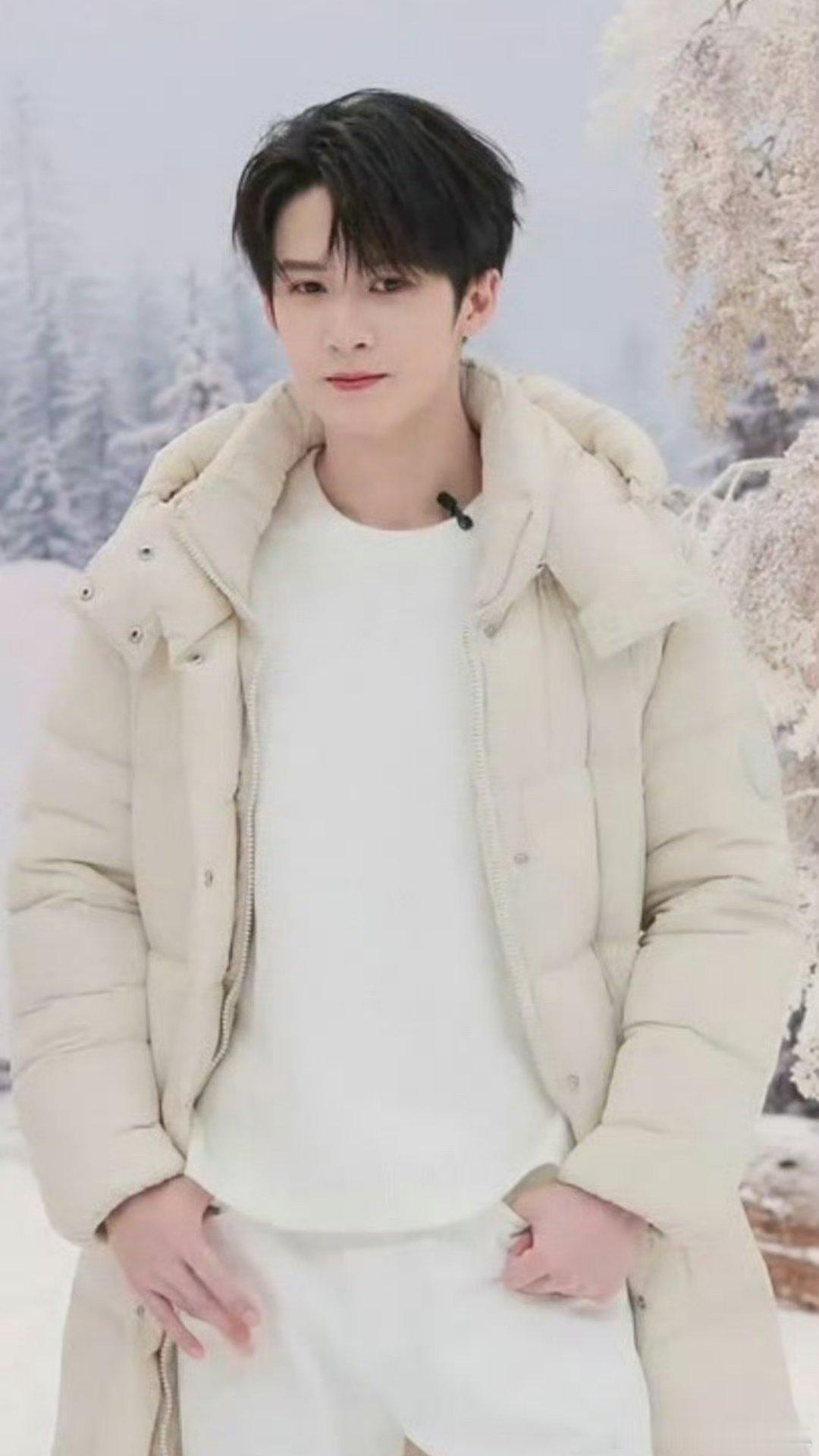 檀健次、张凌赫 今日份营业生图🈶，谁的怼脸状态比较好张凌赫 媚眼抛给瞎子看檀健