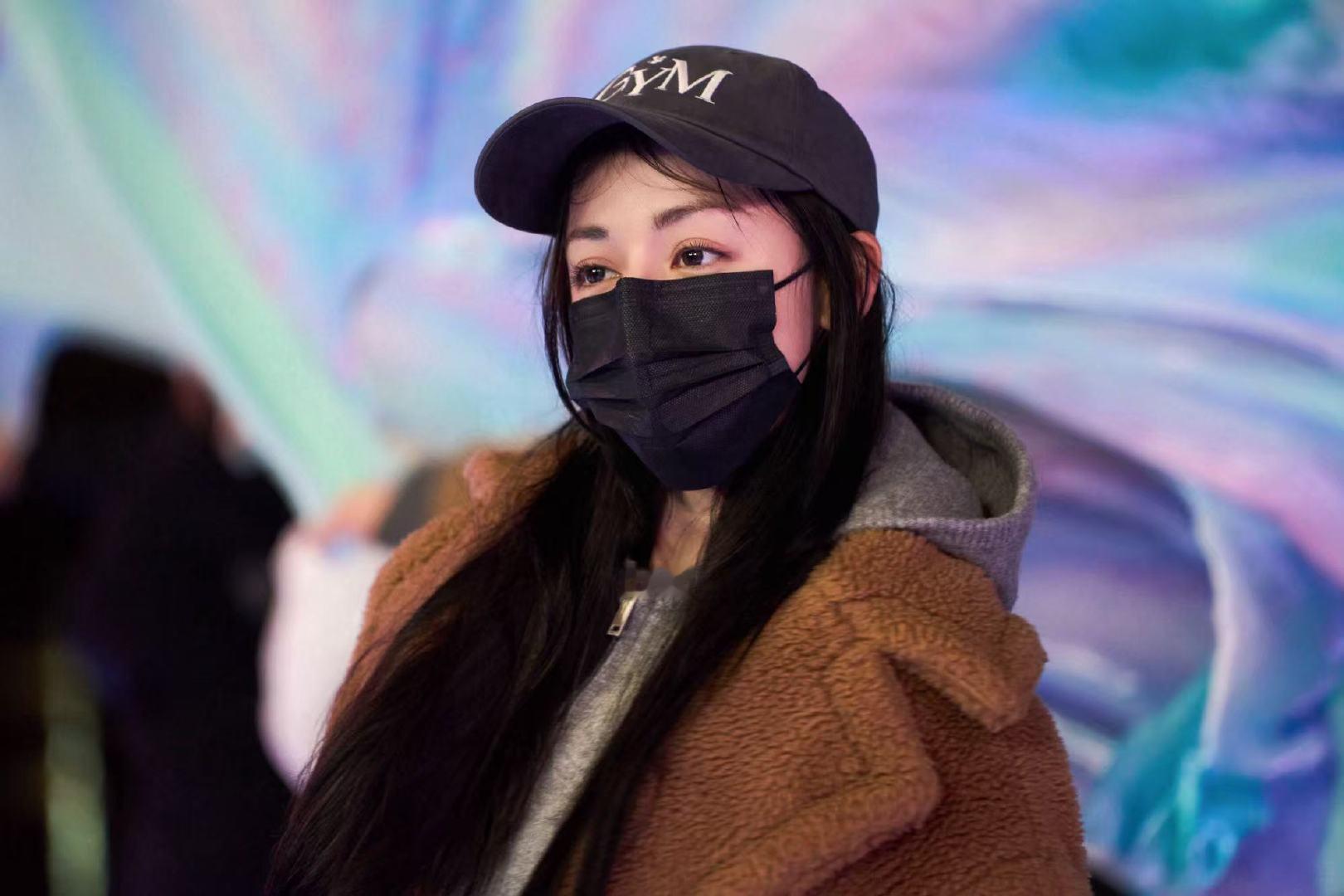 迪丽热巴舞台彩排图迪丽热巴舞台彩排图限时放送迪丽热巴春晚彩排图来啦迪丽热巴