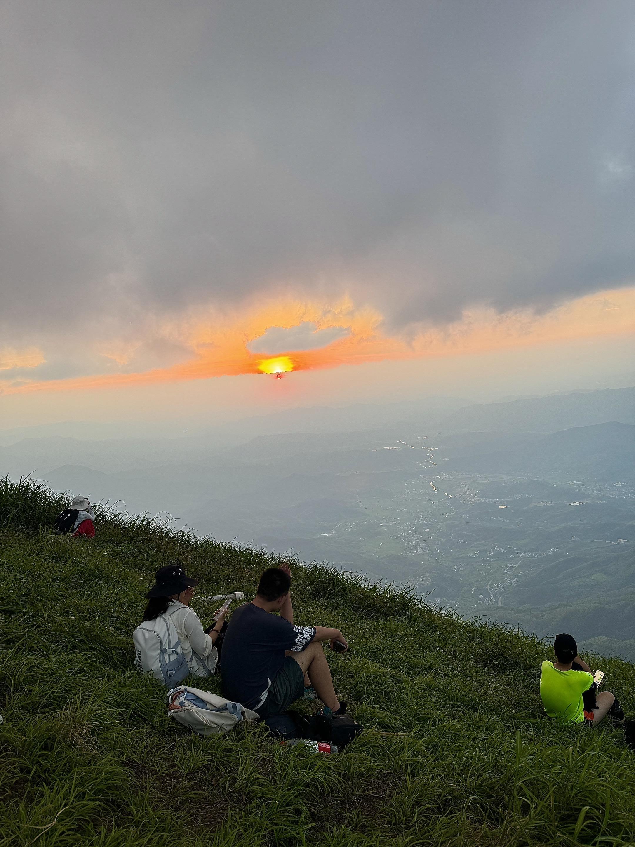 遇到難回答的問題 又不說話了