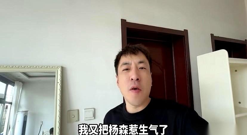 网红小羊崽的直播间，弹幕刷疯了：“杨增呢？”
她嘴唇动了动，硬是把话咽了回去，直
