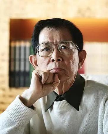 【❤️名人经典观点80】
剧作家沙叶新的“四条原则”
🍀著名剧作家、文艺评论家