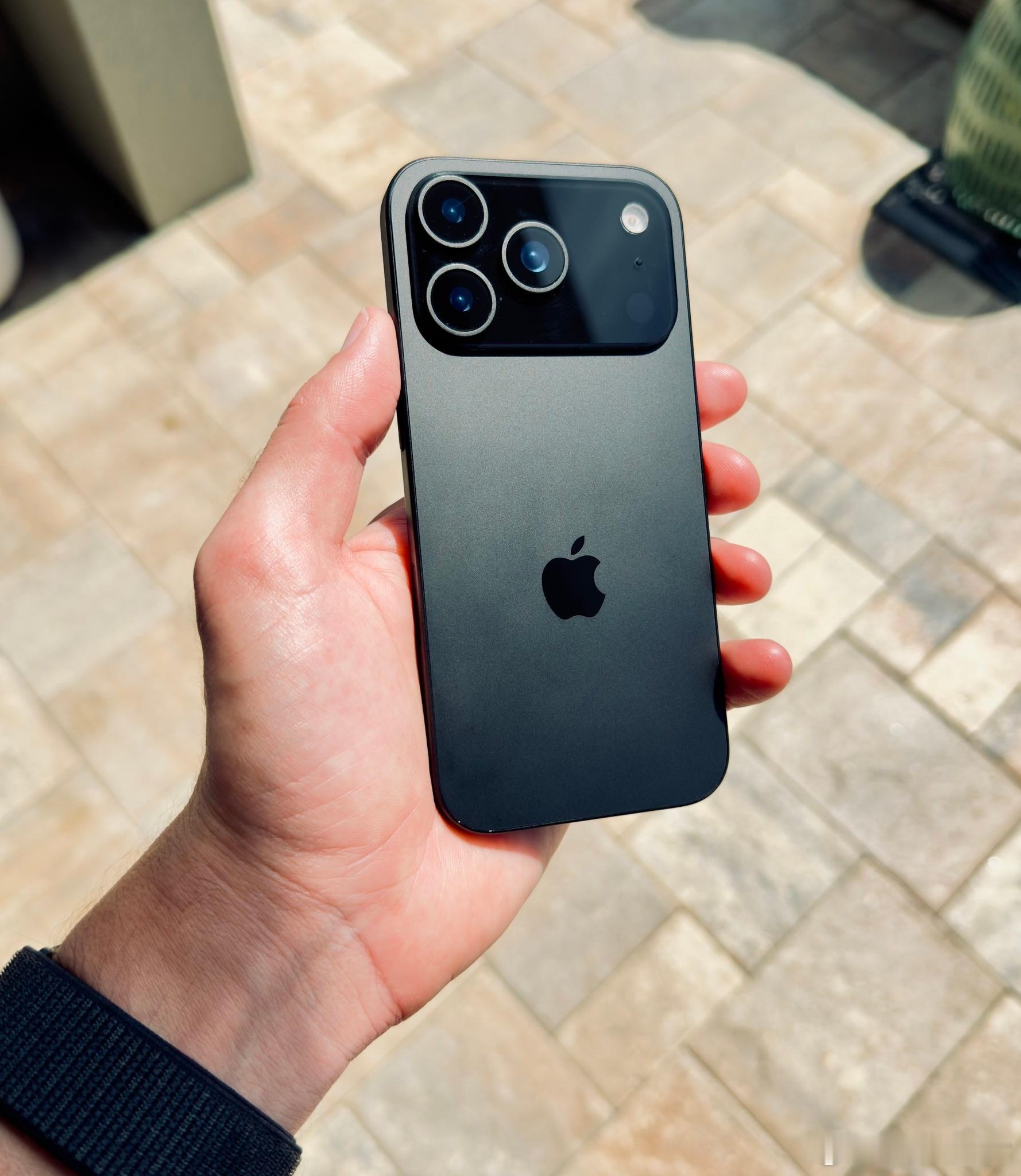 韩国运营商把iPhone17系列的详细参数给泄露了，不过据说因为eSIM政策原因