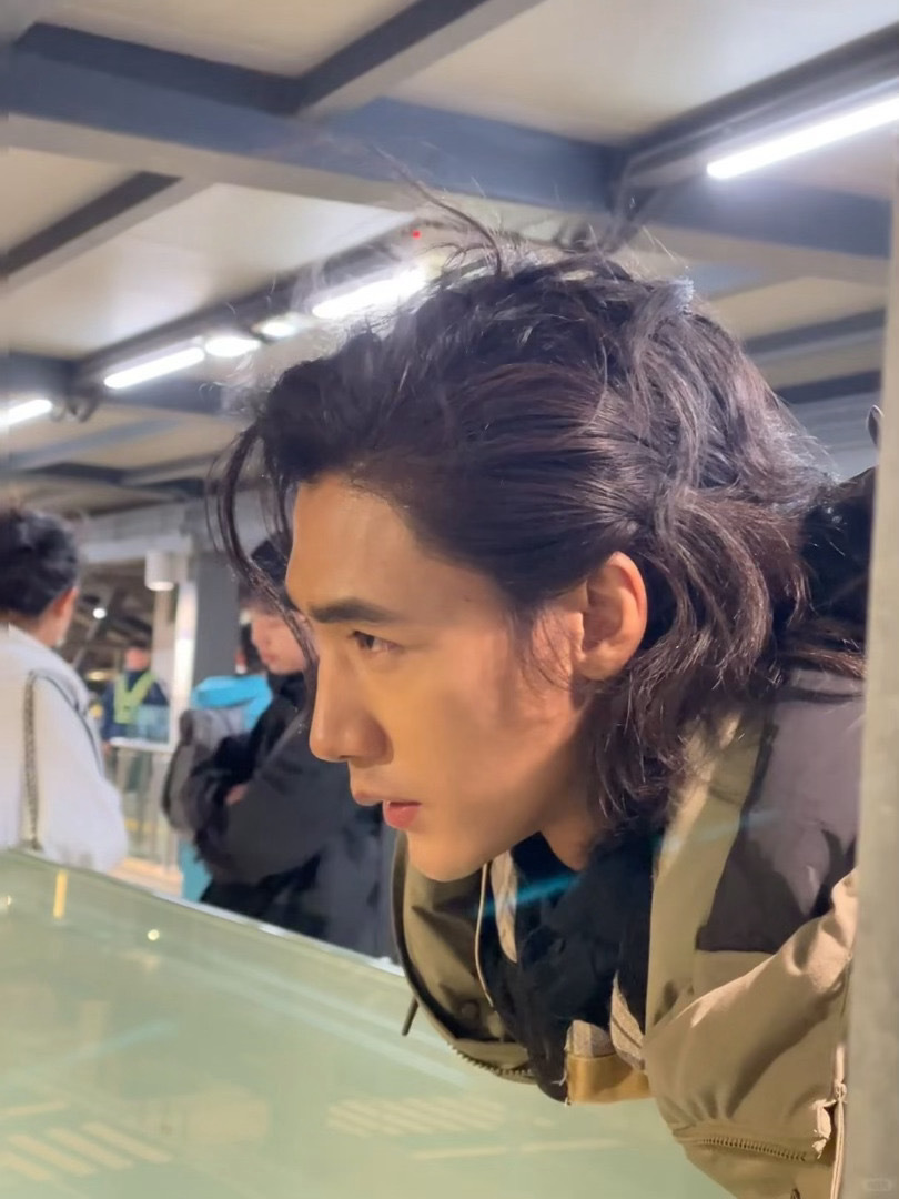 此沙 🎬此沙百花奖最佳男配入围一人分饰三角、正派反派统统收纳麾下！此沙在演戏的