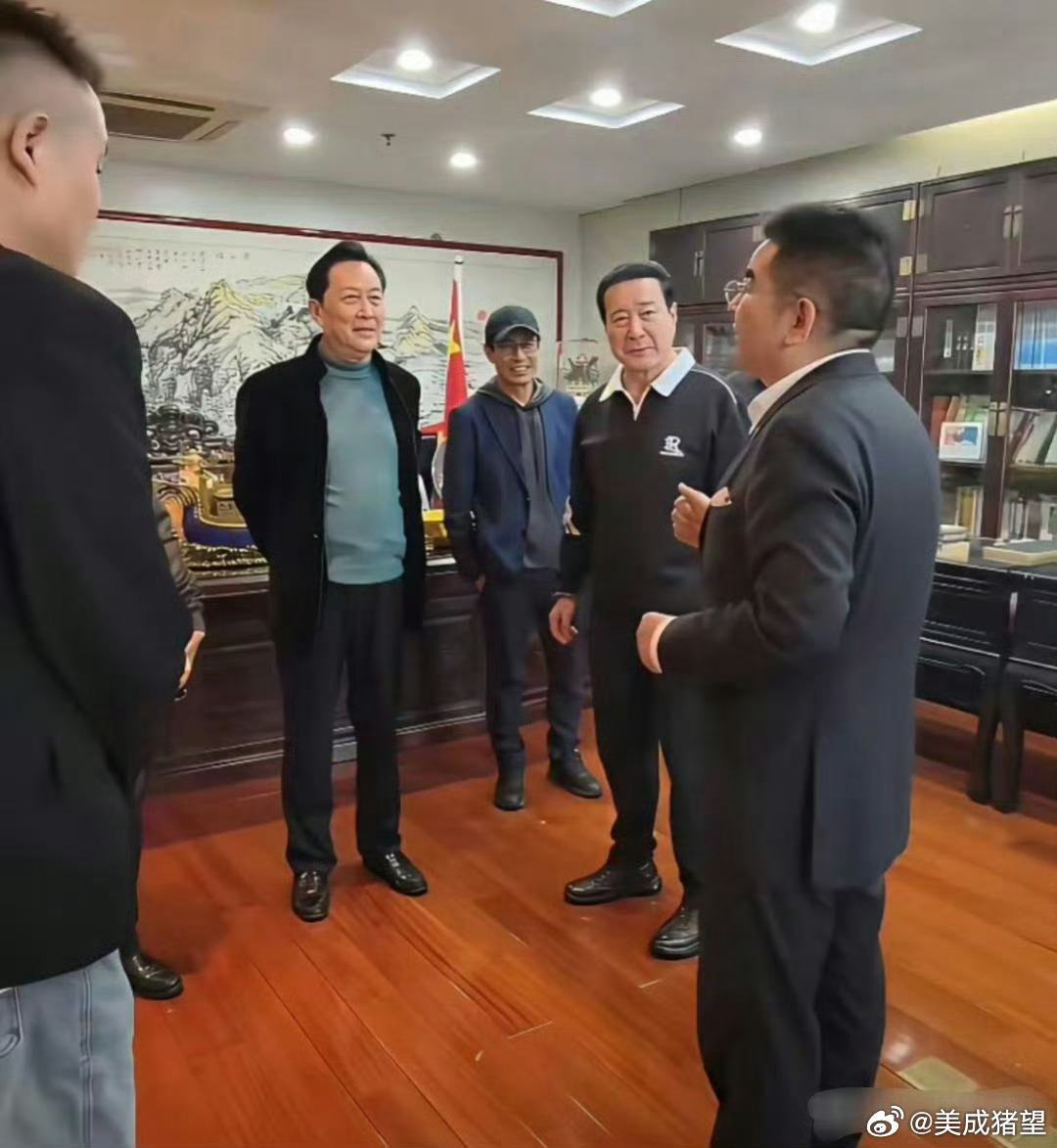 陈光标的办公室，唐国强的气场真强。 