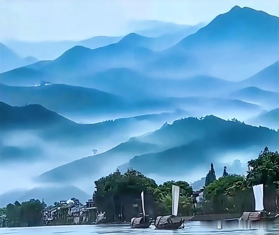 上联：狂歌痛饮千杯破
下联：有请雅士[玫瑰][玫瑰][玫瑰]
