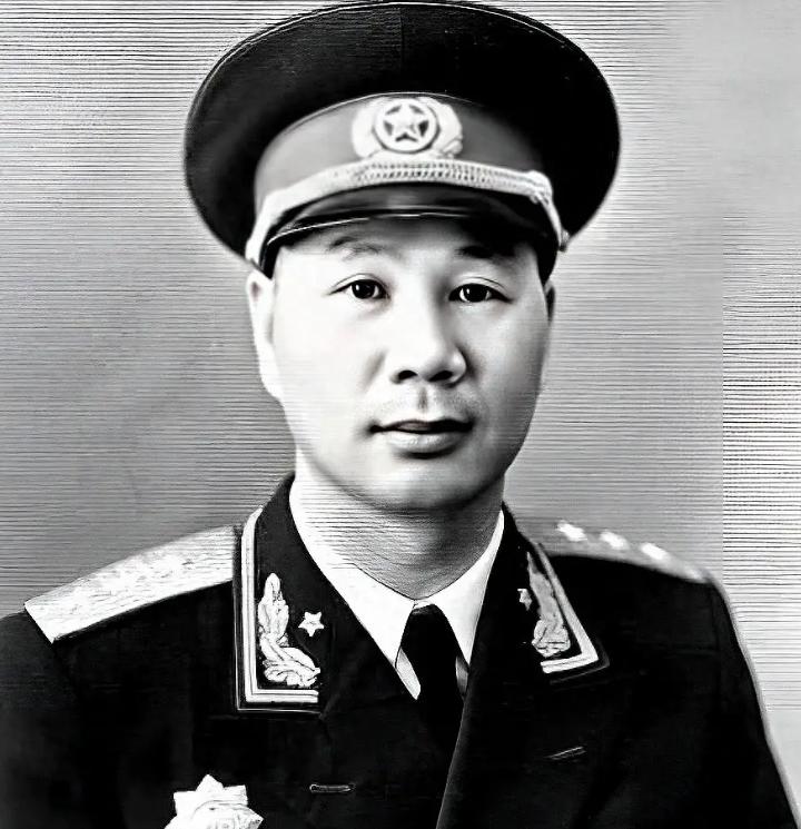 1939 年黄土岭大捷后，日军为报复调集部队分区搜剿，杨成武带领司令部小分队连夜
