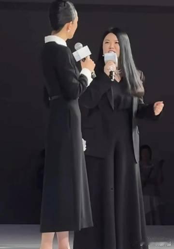 李湘这高跟鞋太细了吧！ 