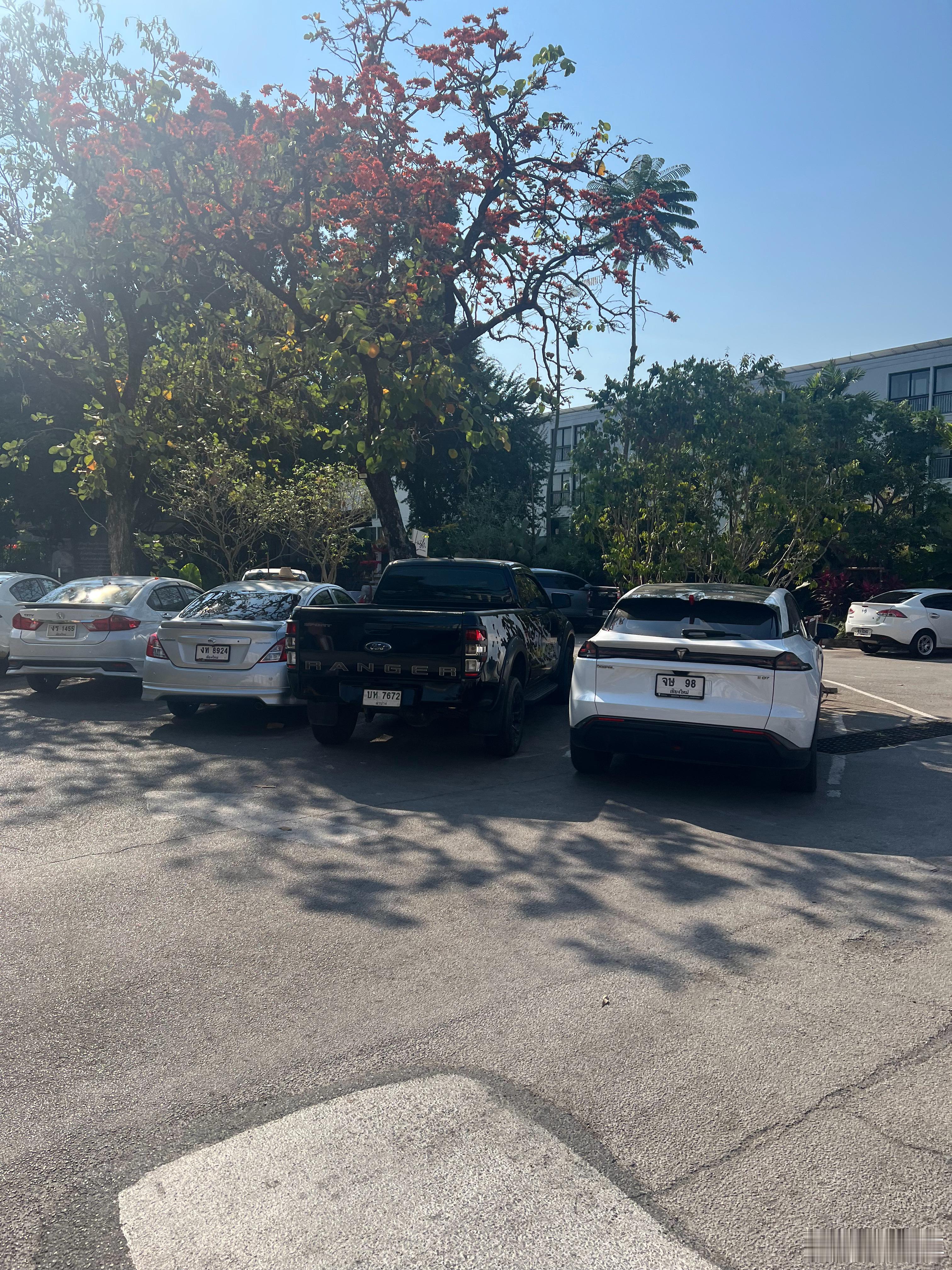 马年大吉﻿长安深蓝 在泰国长安深蓝还是挺多见的，还有比亚迪和名爵。深蓝汽车 泰国