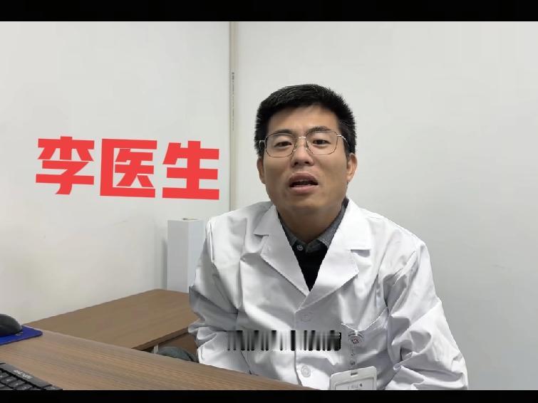 5月23日报道，河南一38岁男子，从小患小儿麻痹症，这辈子都没法直立行走，结果他