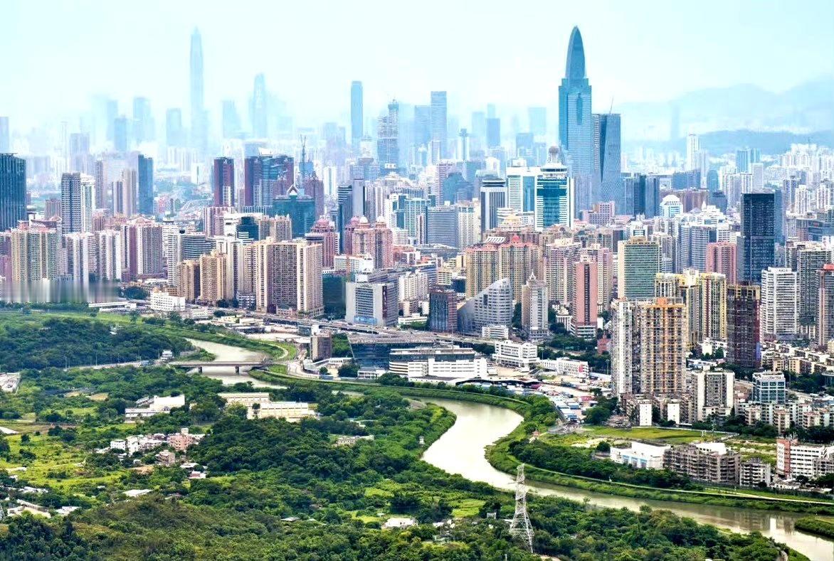 港媒报道，香港今年佛诞三日连假有逾130万人次入境内地。 ​​​