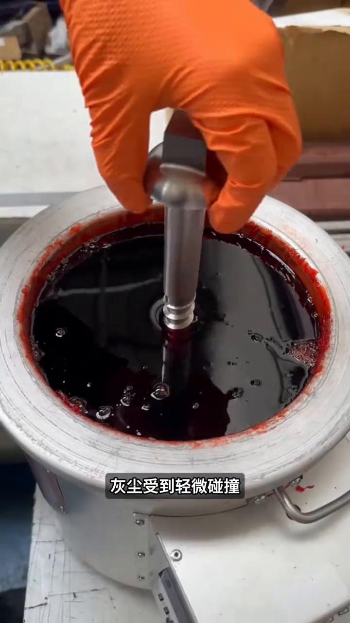 很多人都不理解为什么这些螺栓出厂前非要裹上一层蜡，难道只是为了包装的更高级？其实