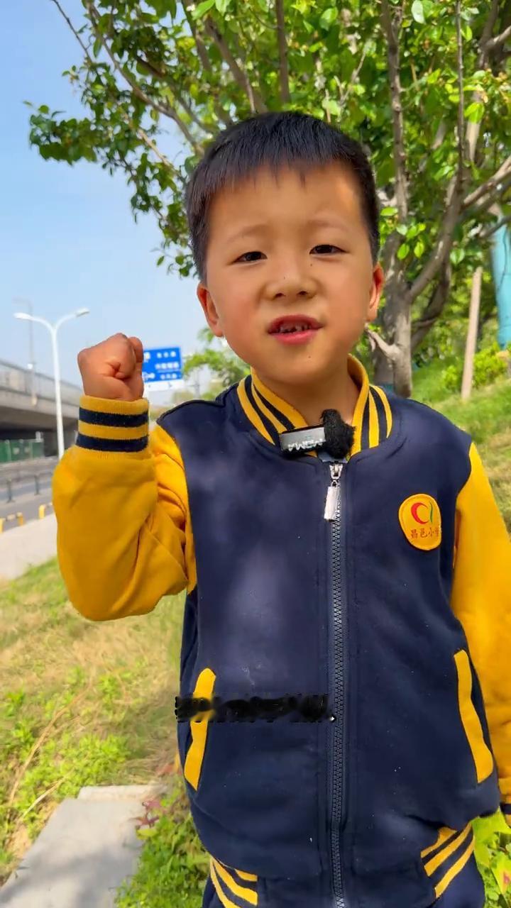 没事，我有坦克编队。我有战车编队。我只有积木人士兵，攻击他的士兵。呼叫总部，需要