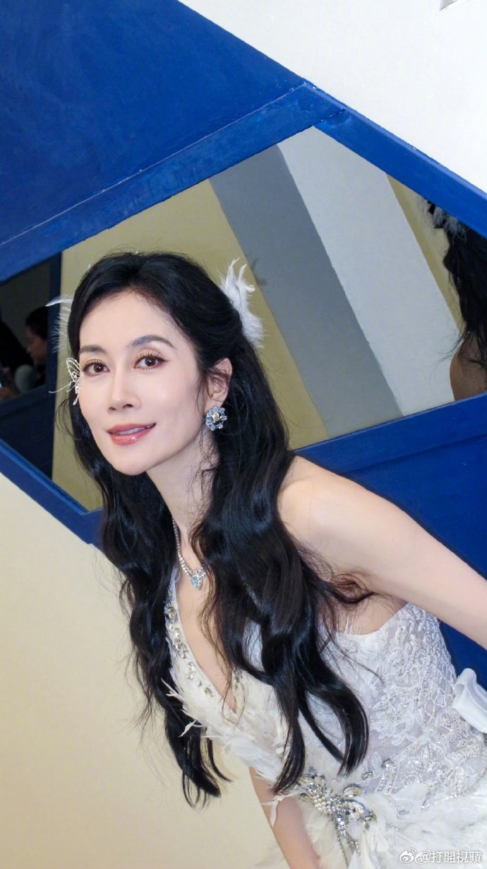 阿峥爱上了阿蔷在一个有孙怡的夜晚乘风2026 果断牵手萧蔷与温峥嵘，孙怡组队眼光