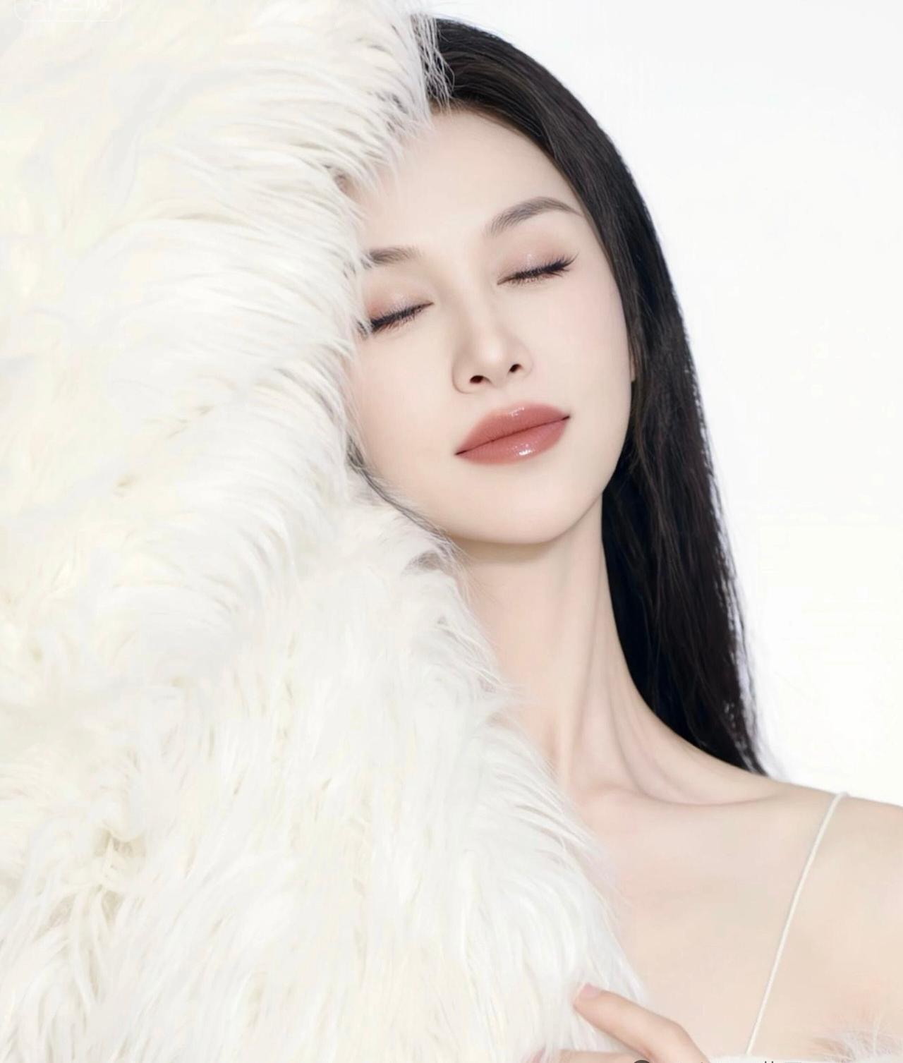 玉颜闭目憩，梦回春光里。晒图笔记大赛 高雅气质美女