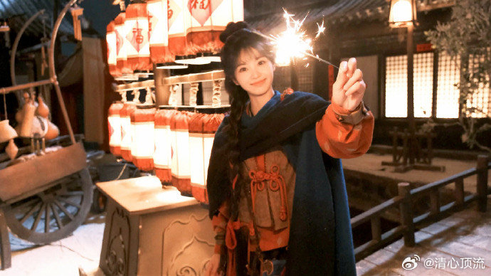 田曦薇能演杀猪女李雪琴早有预言 真的是被李雪琴这个形容给吸引到了呀，听说田曦薇这