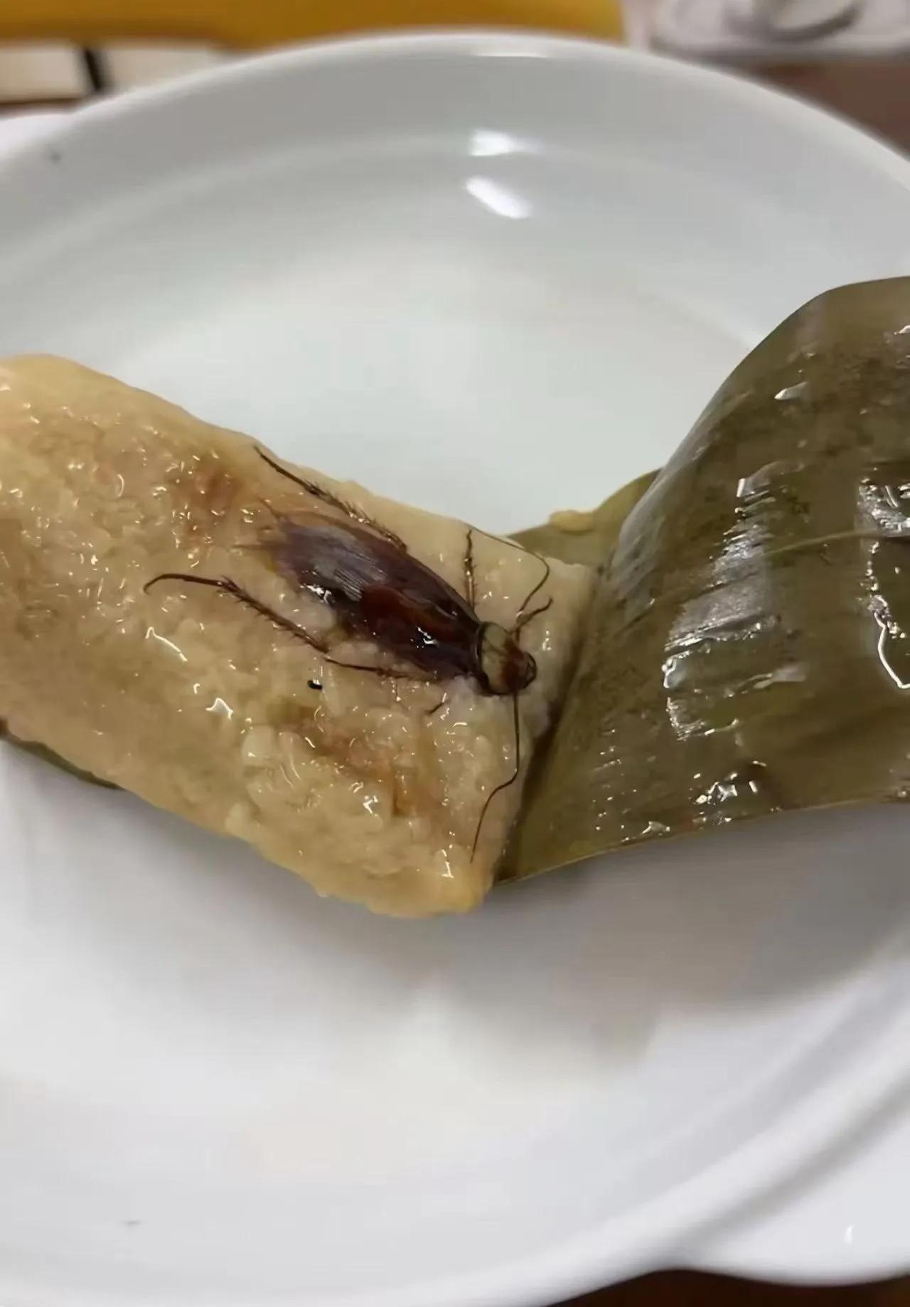 我朋友吃个粽子嗷嗷叫，啥情况