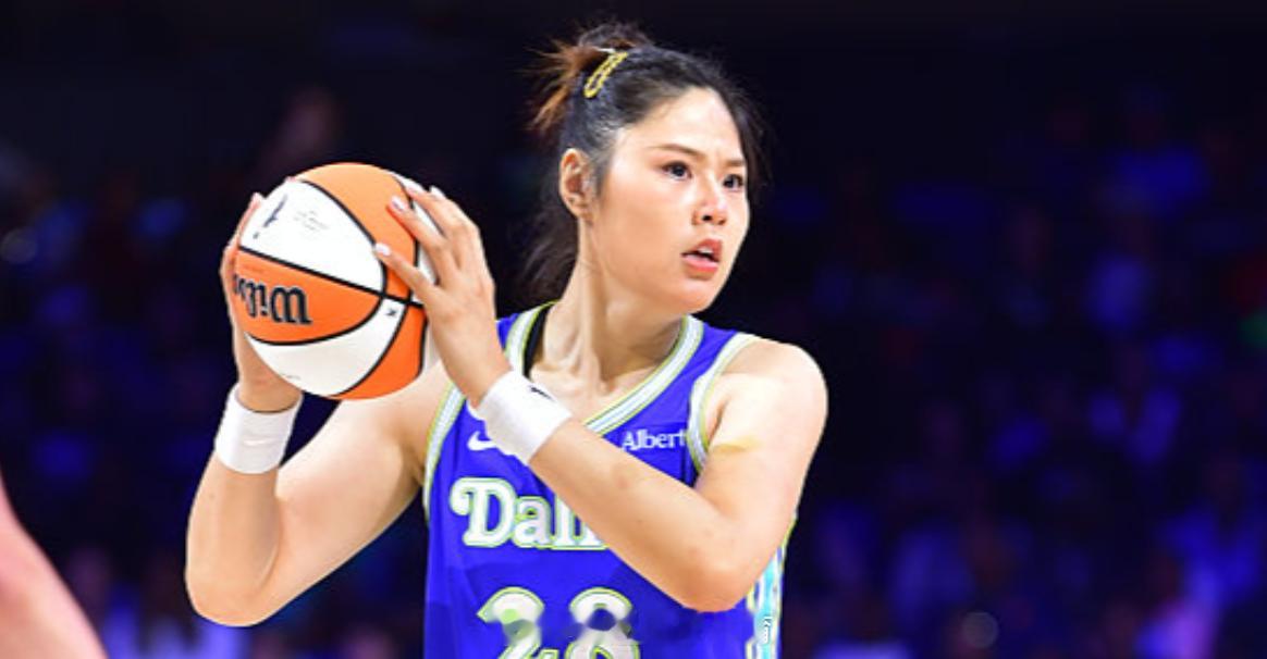 WNBA赛场，飞翼92比70大胜风暴。李月汝全场出战12分钟，3投1中，得到6分
