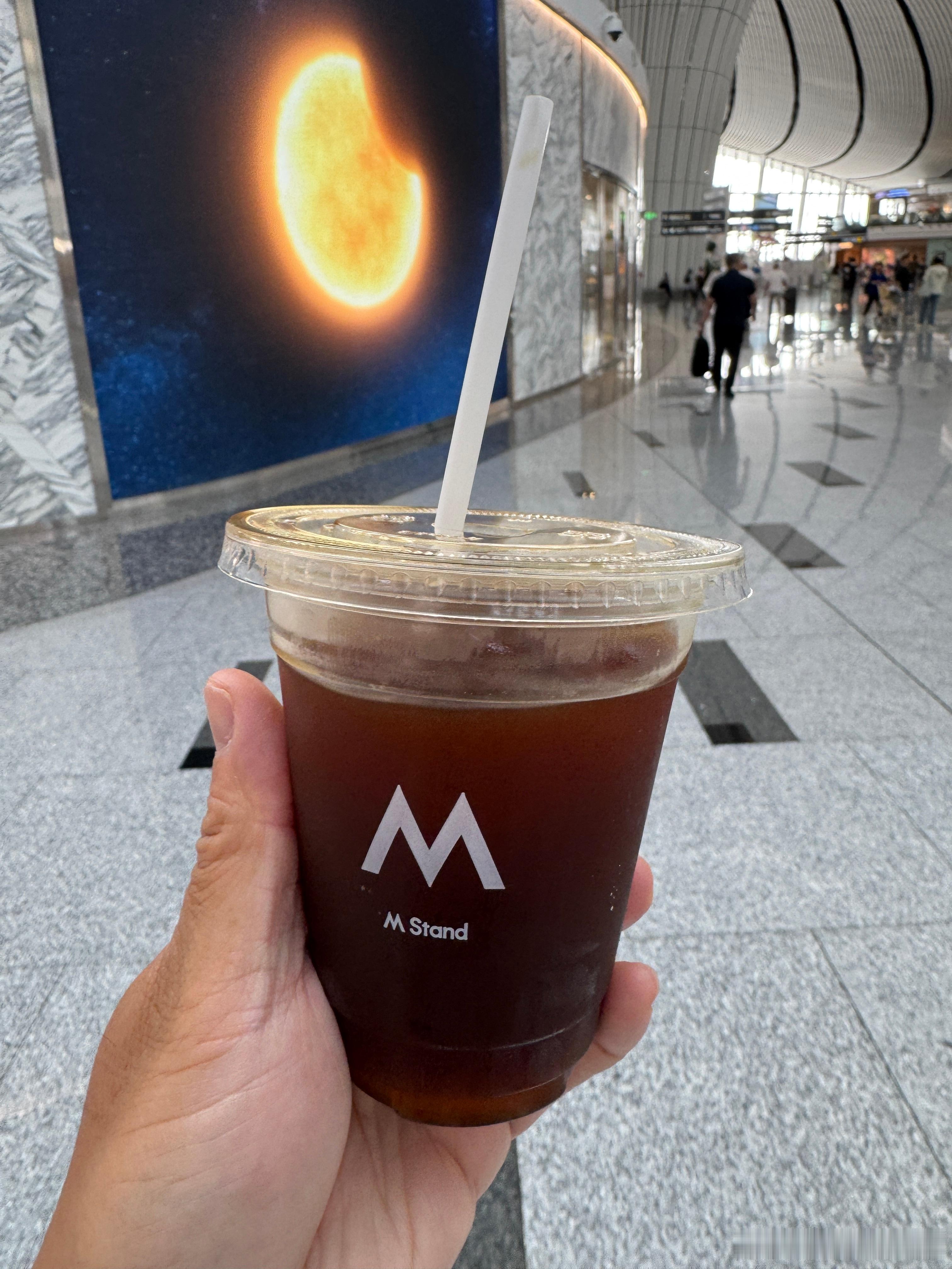 真没时间吃早饭，只能点杯咖啡充饥了 