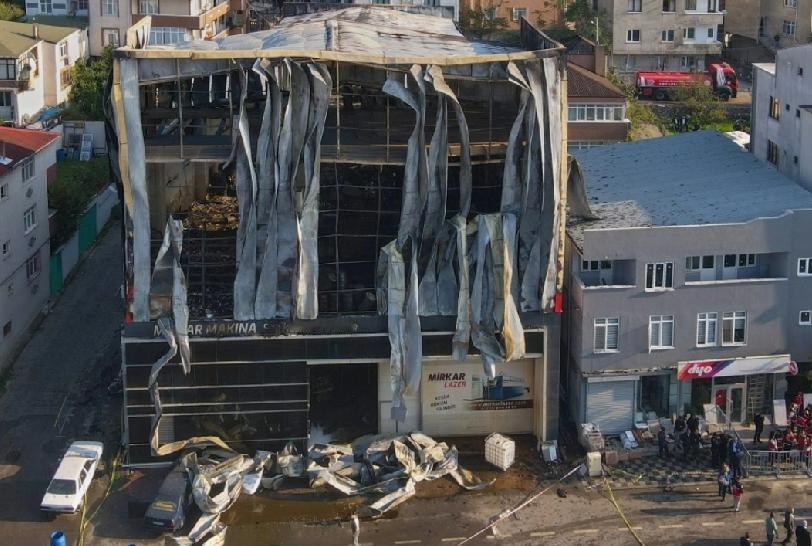 土耳其西北部突发严重火警。周六（8日）上午9时05分左右，科贾埃利省迪洛瓦斯（D