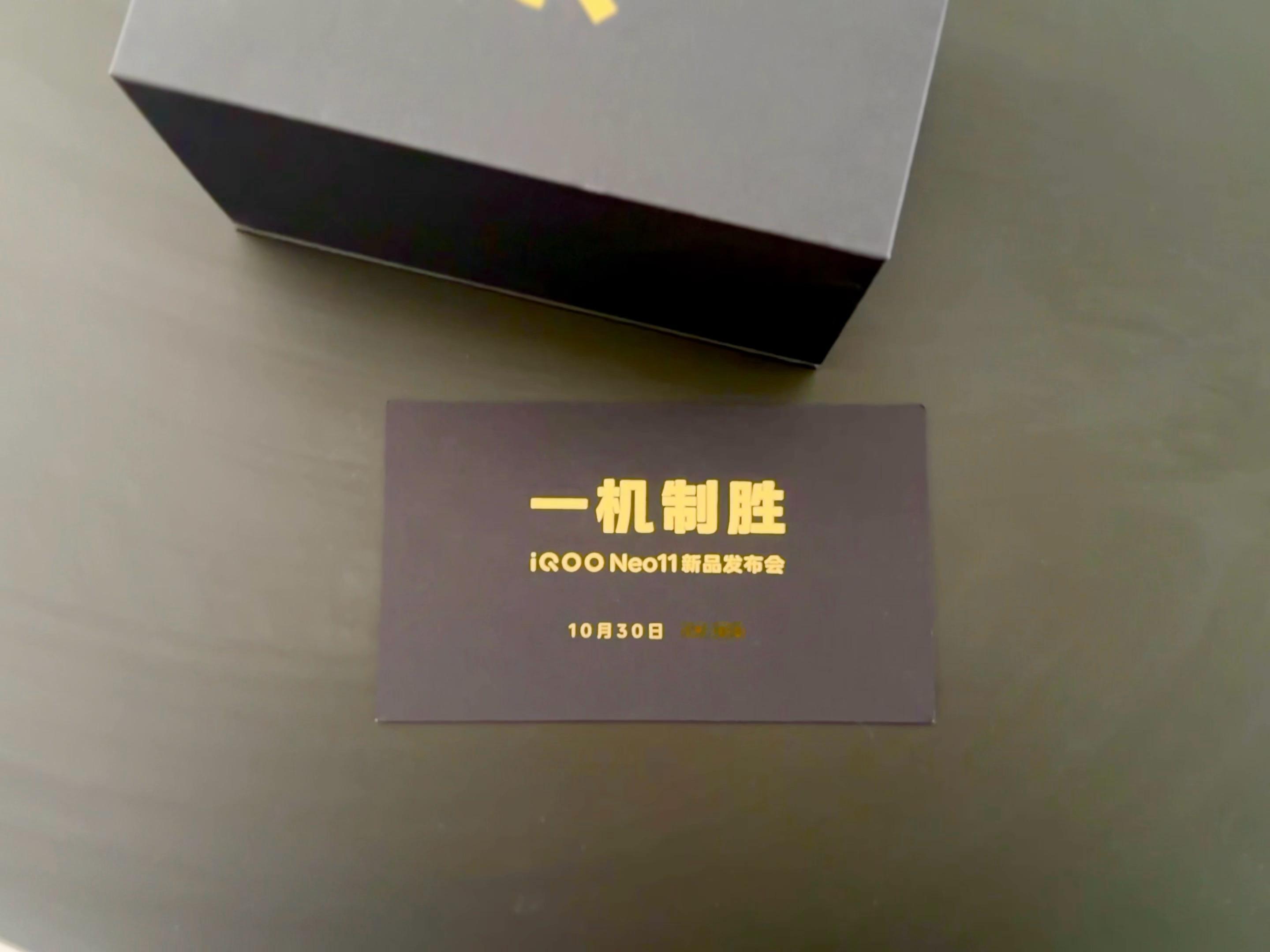 刹那开箱「iQOO Neo11发布会邀请函」，今晚19:00见LivePhoto